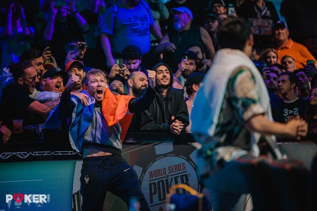 Mario Boos durante el WSOP Main Event, mostrando concentración en una mesa de póker.