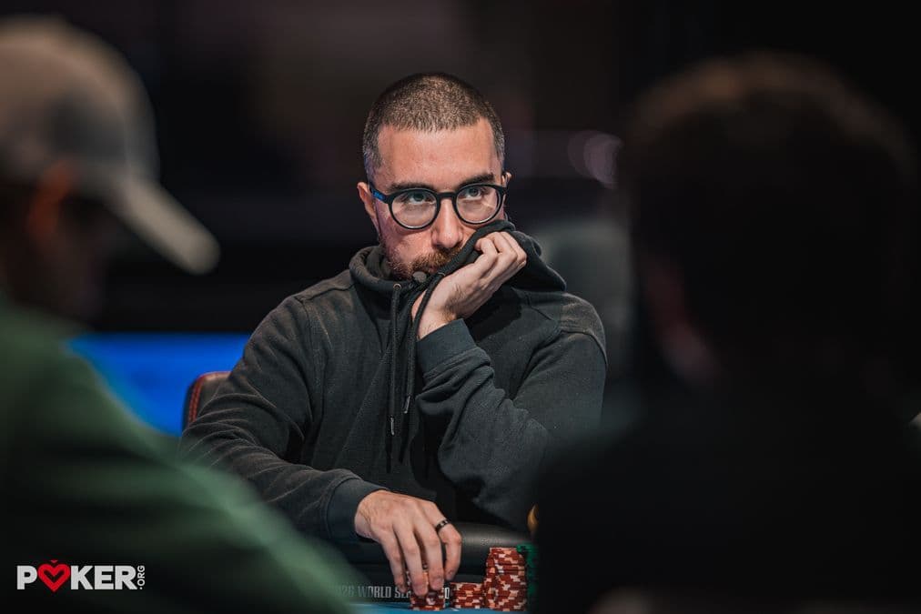 Rami Hammoud en el Evento Principal de WSOP 2026 eliminando a Shaun Deeb