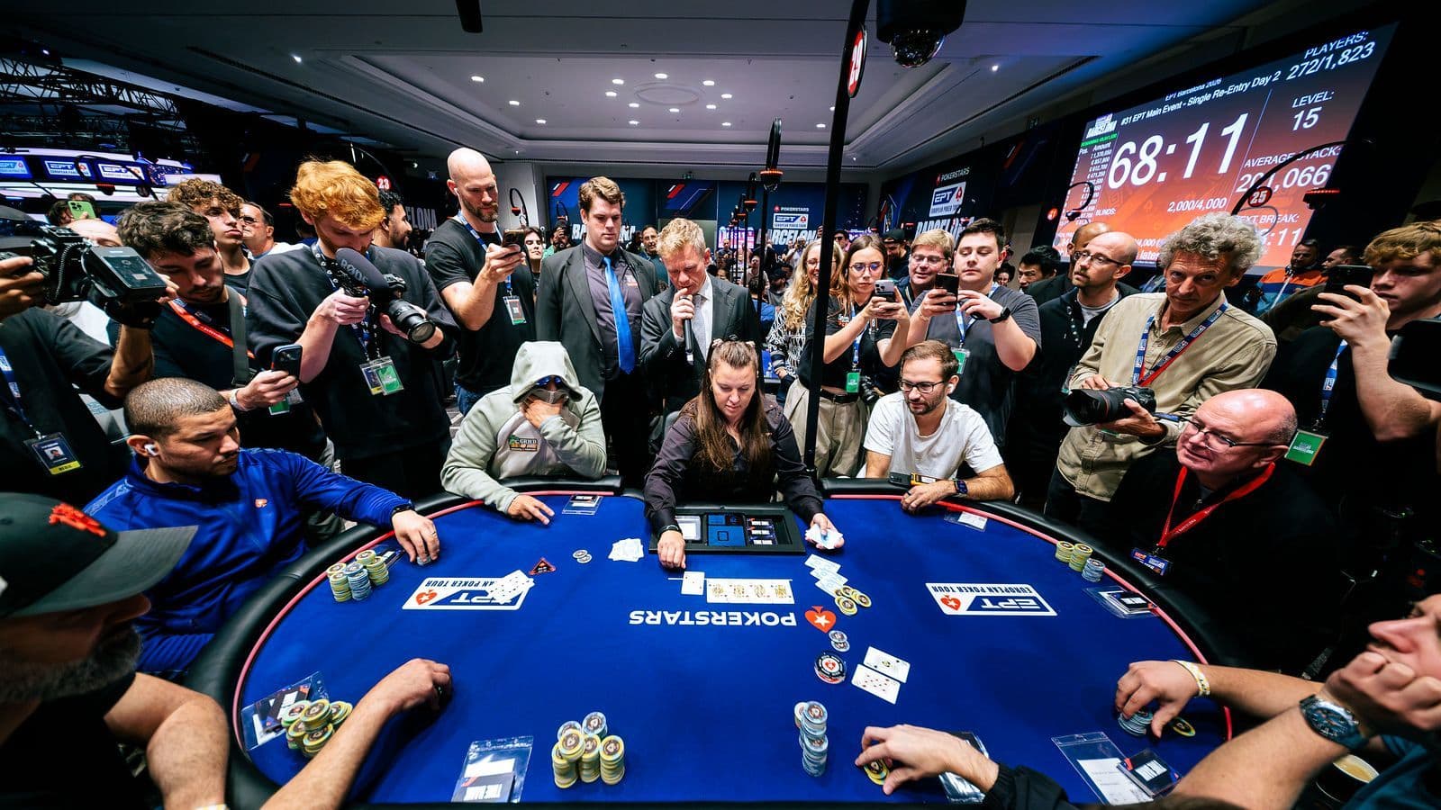 Solo 205 jugadores siguen en el EPT Barcelona tras el corte de burbuja