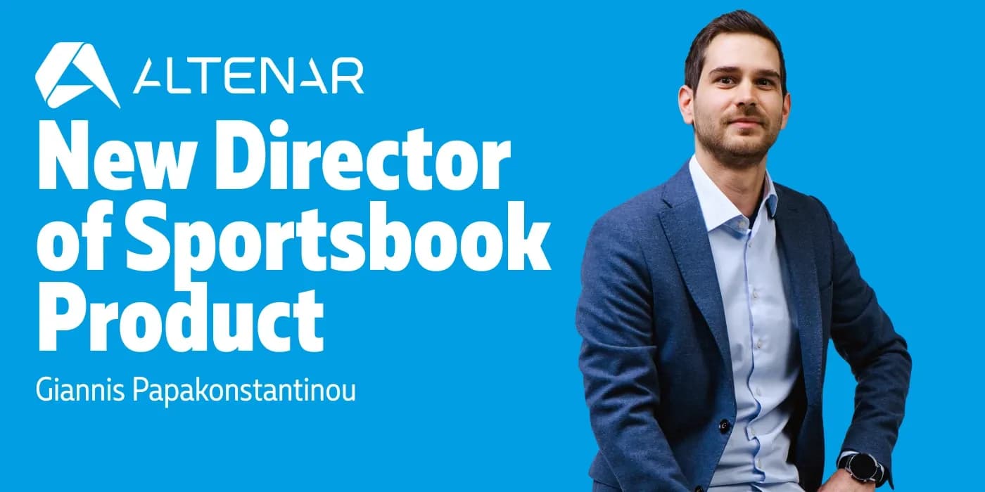Retrato corporativo de Giannis Papakonstantinou y logotipo de Altenar sobre fondo azul institucional, representando liderazgo en sportsbook