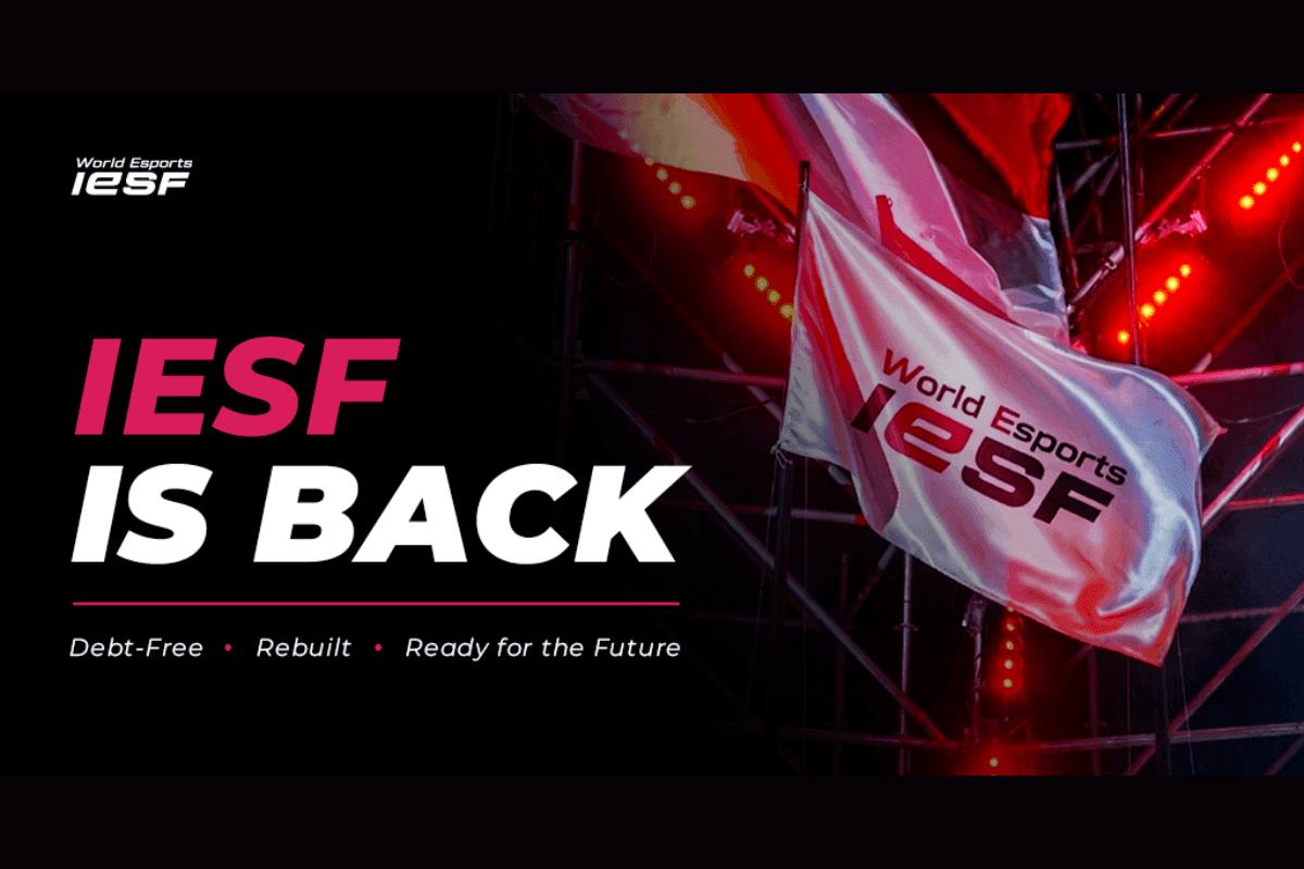 Sede de la IESF, con directivos reunidos y el logo de la World Esports Championship sobre fondo neutro