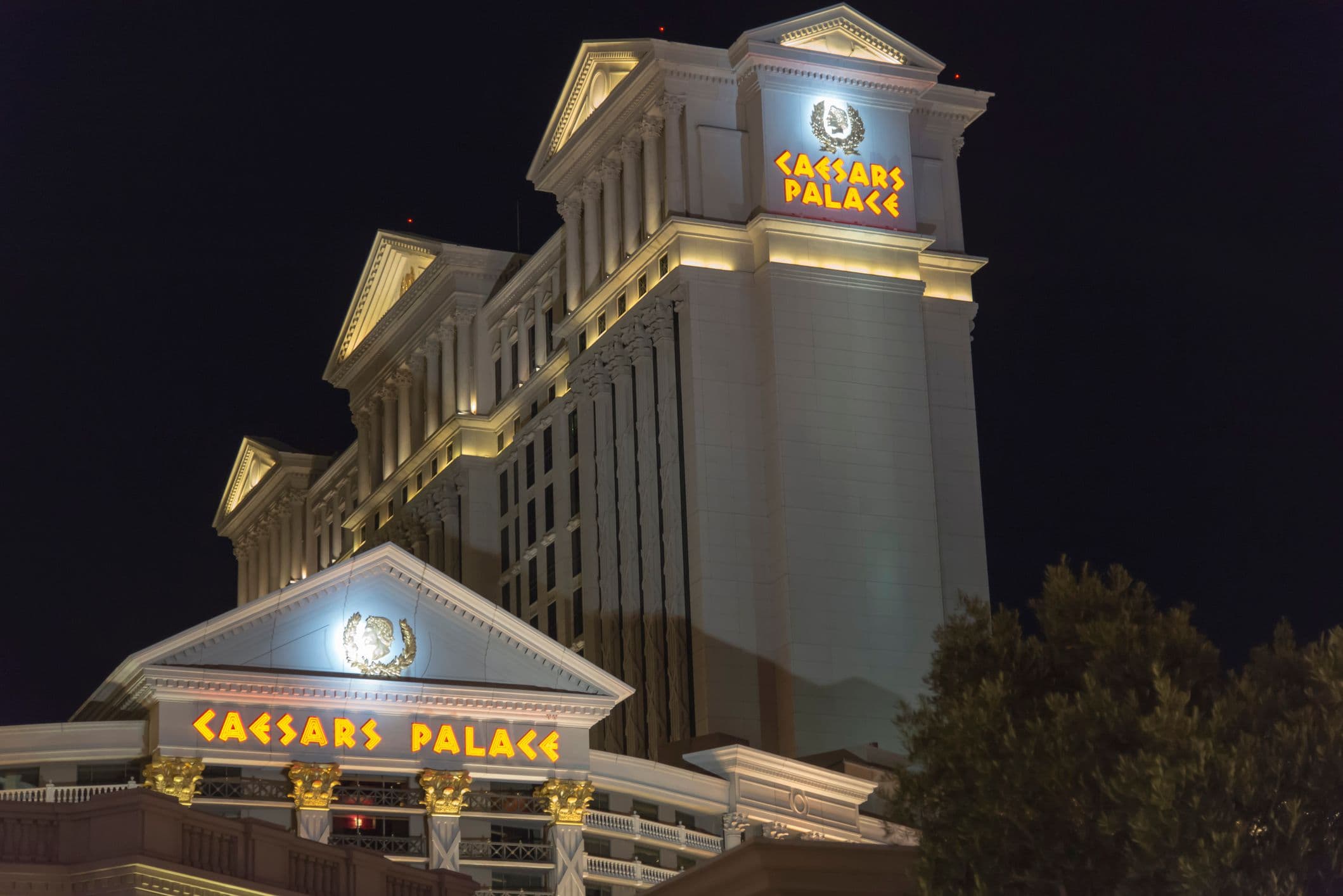Caesars Schedules Shareholder Vote on $17.6bn Fertitta Buyout Amid Rival Bids