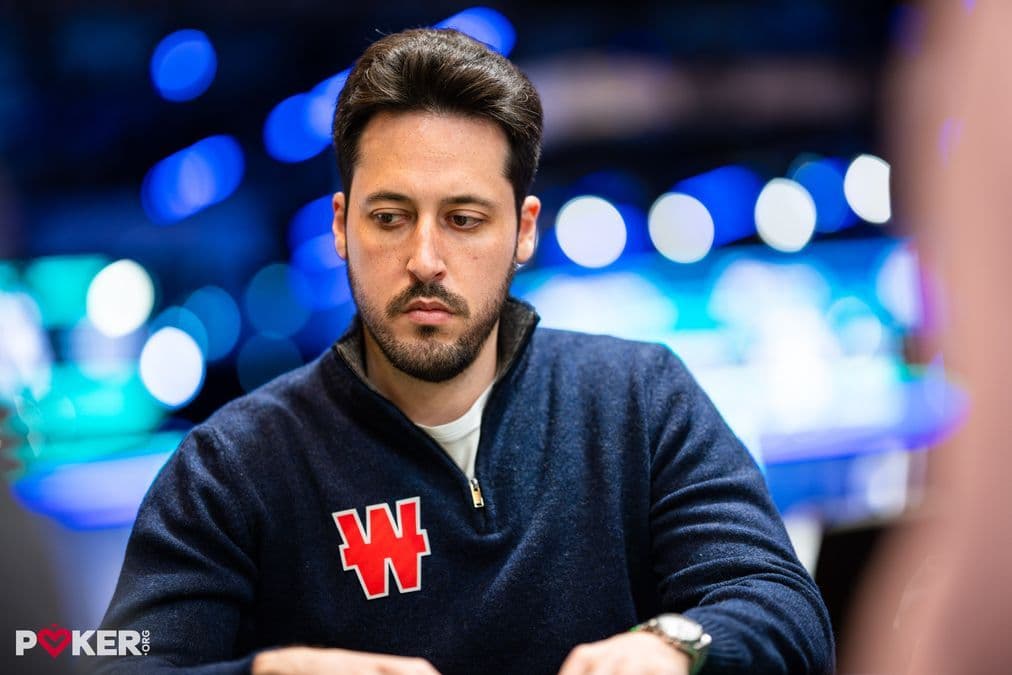 Vista aérea del casino LES A en Jeju durante el Triton Invitational de $200K con mesas de póker y jugadores internacionales