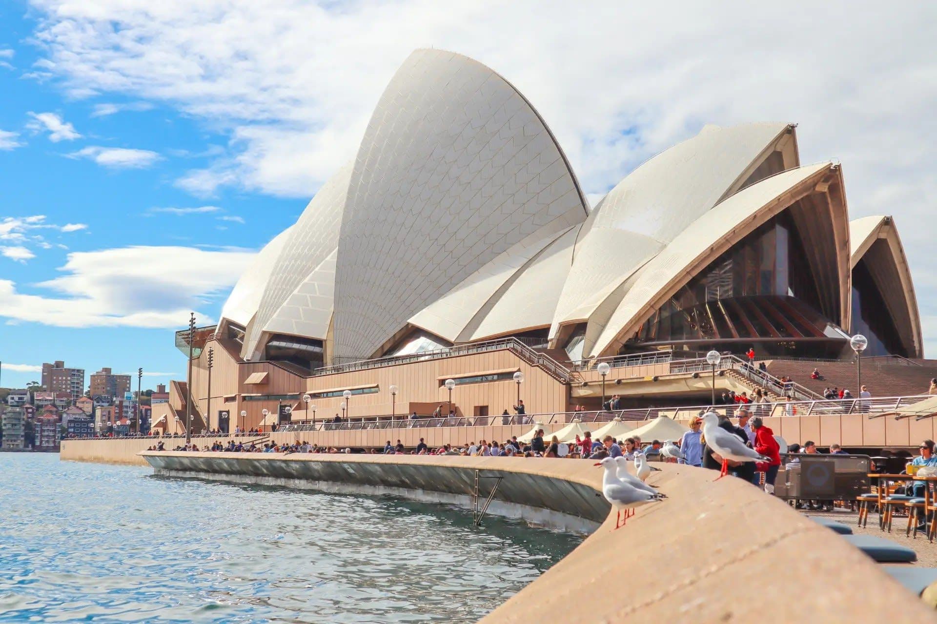L&GNSW multa a dos locales tras revisar 51 por incumplir cierre de pokies