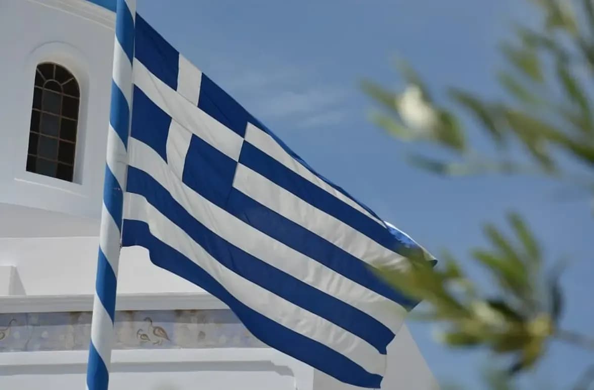 Chart showing Greece gambling market split between online and land-based with H1 2026 GGR figures