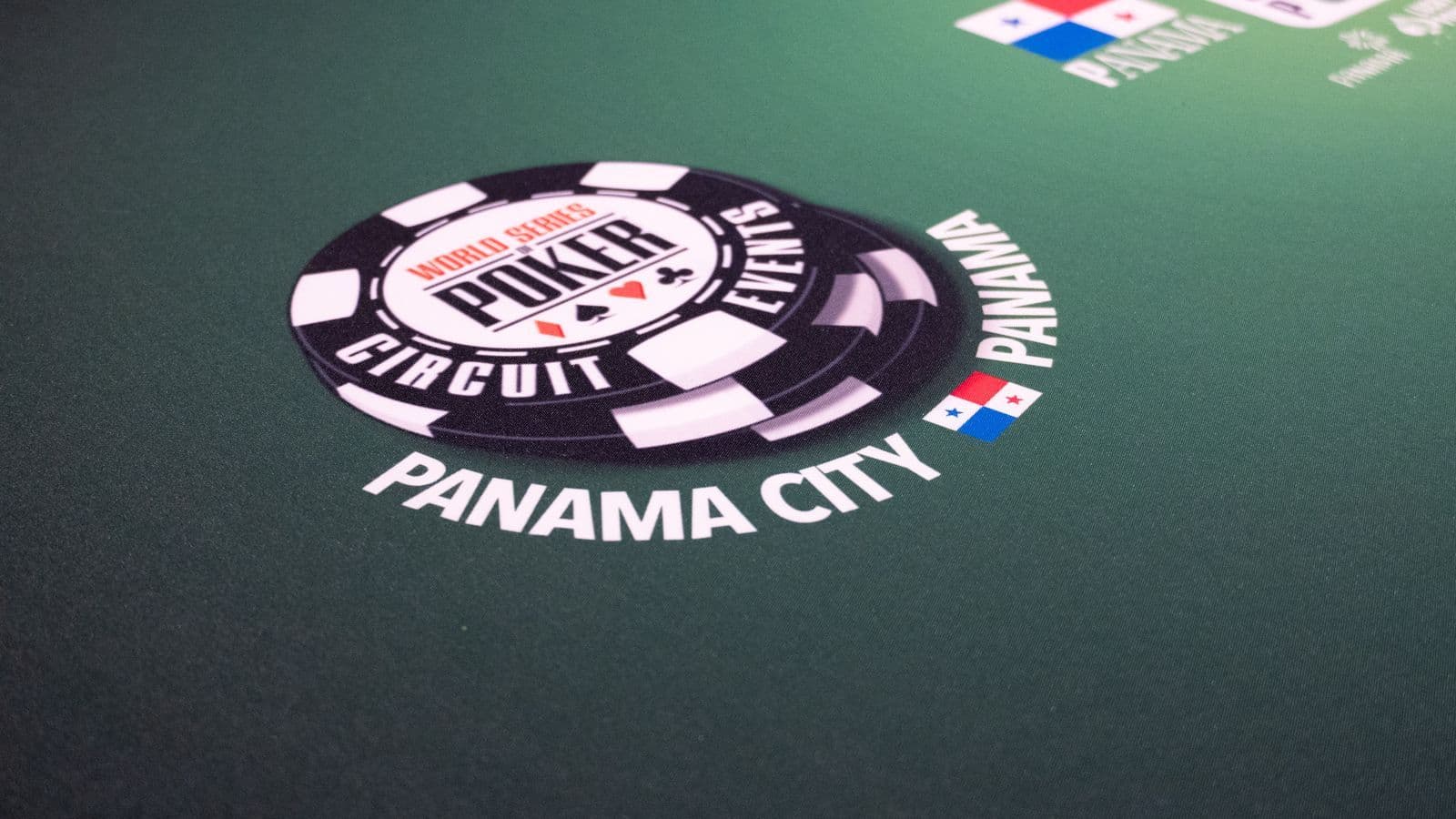 Interior del Sortis Hotel, Spa, & Casino con mesas de póker listas para el WSOP Circuit Panama
