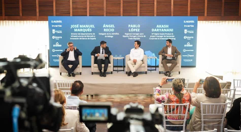 Panorámica de Ceuta con iconos de fintech, cripto y juego online representando su propuesta económica