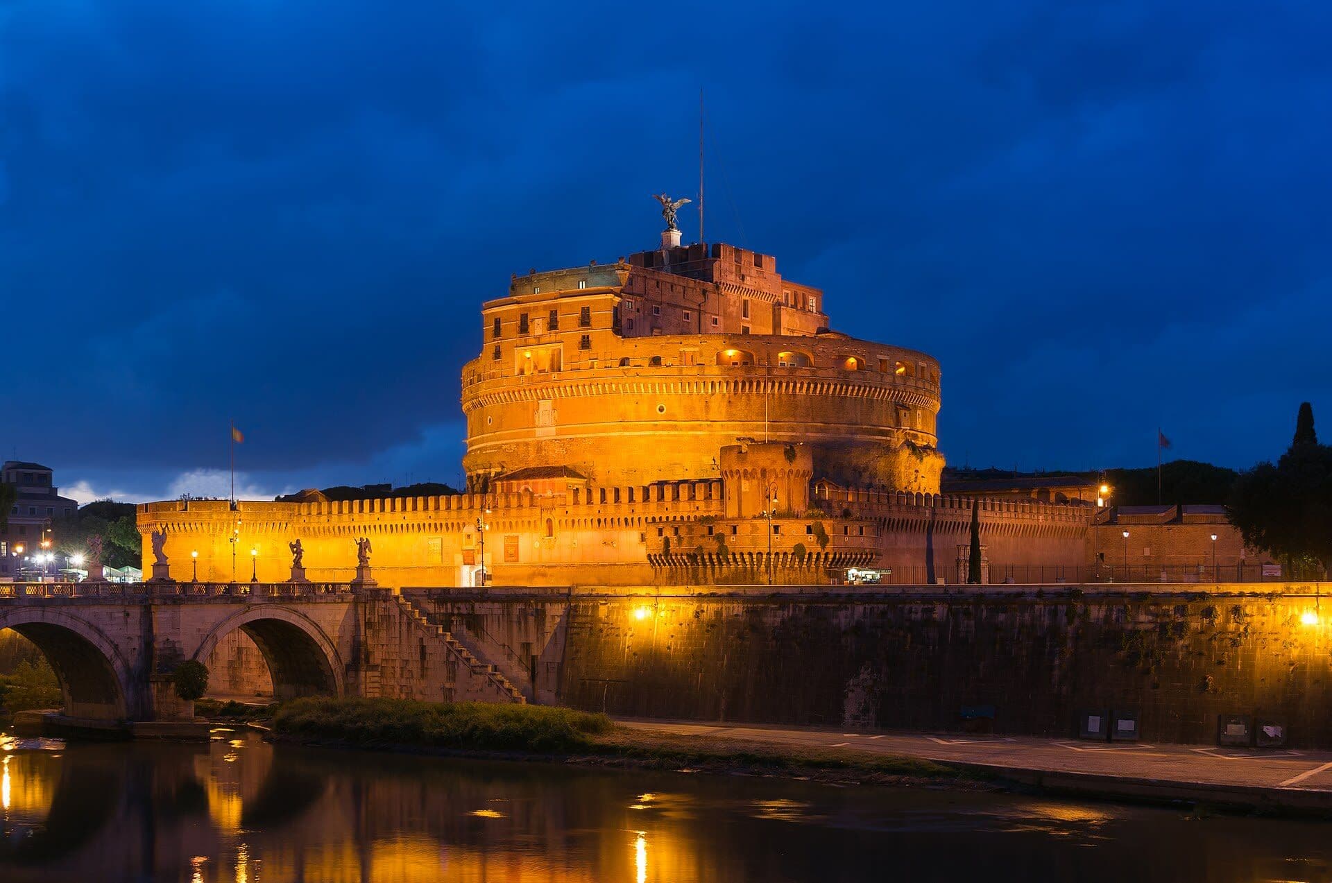 Court documents and seized assets related to a Gratta e Vinci investigation with Guardia di Finanza officers