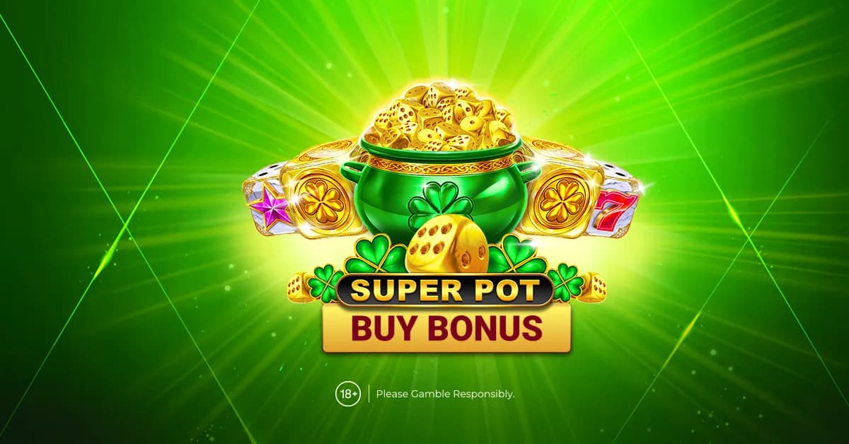 Clover Dice Super Pot slot screen showing golden dice, multiplier symbols and the Hold & Spin bonus on a three-reel layout