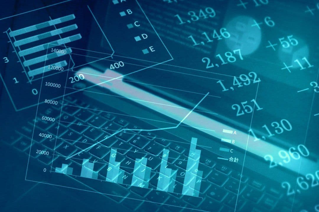 Hellenic Gaming Commission announcement with tables of market figures and a digital report interface