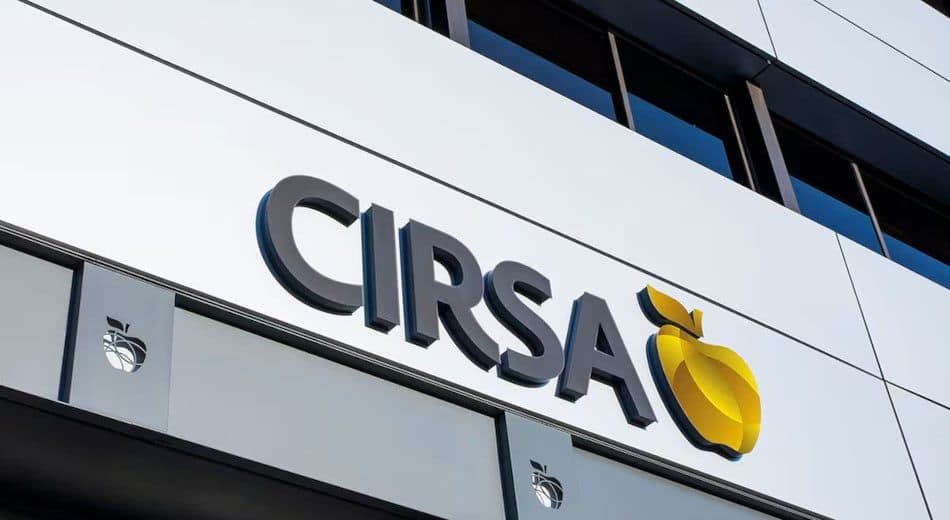 Convocatoria de junta extraordinaria de Cirsa anunciada junto al logo de Lottomatica y detalles de la fusión