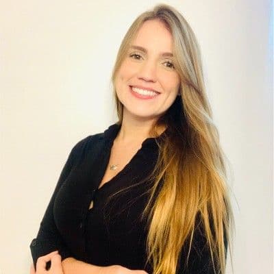 Julyana Simoes — Panregional Sales Director (Бразилия), Futbol Sites