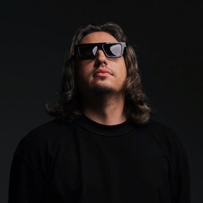 Stanislav Korobka — Chief Executive Officer (CEO), Let It Cash